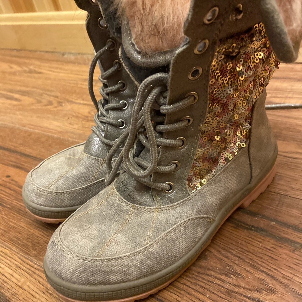 Boots - Picture 3 of 3